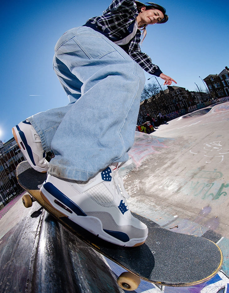 Nike High Top Volleyball Shoes Nike SB Air Jordan 4 Retro SP Skate Shoes - Summit White/White-Navy-Neutral Grey