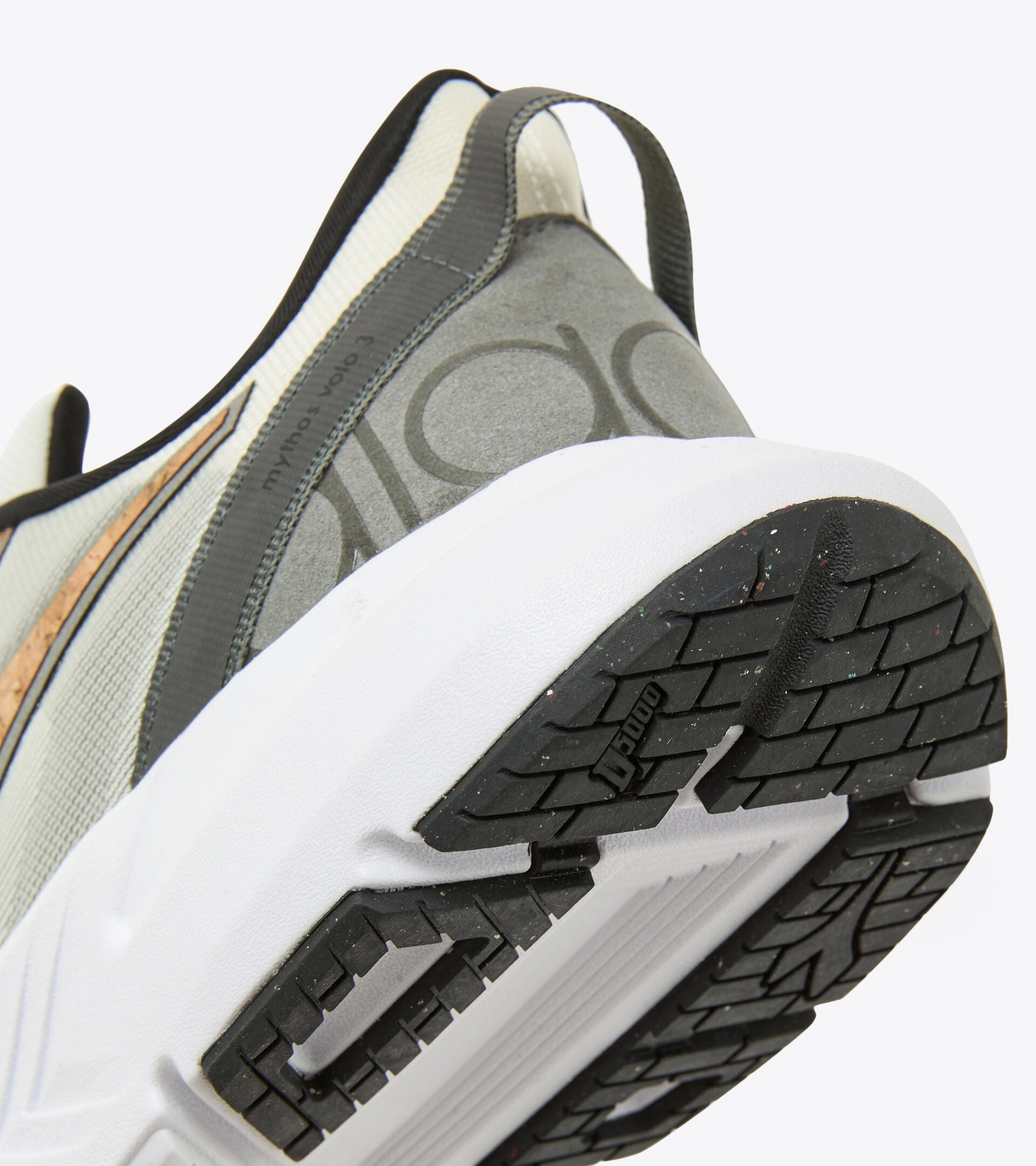 Diadora Mens Mythos Blushield Volo 3 ACBC - White/Gray (101.180127-C3139) Swift Run Running Shoe