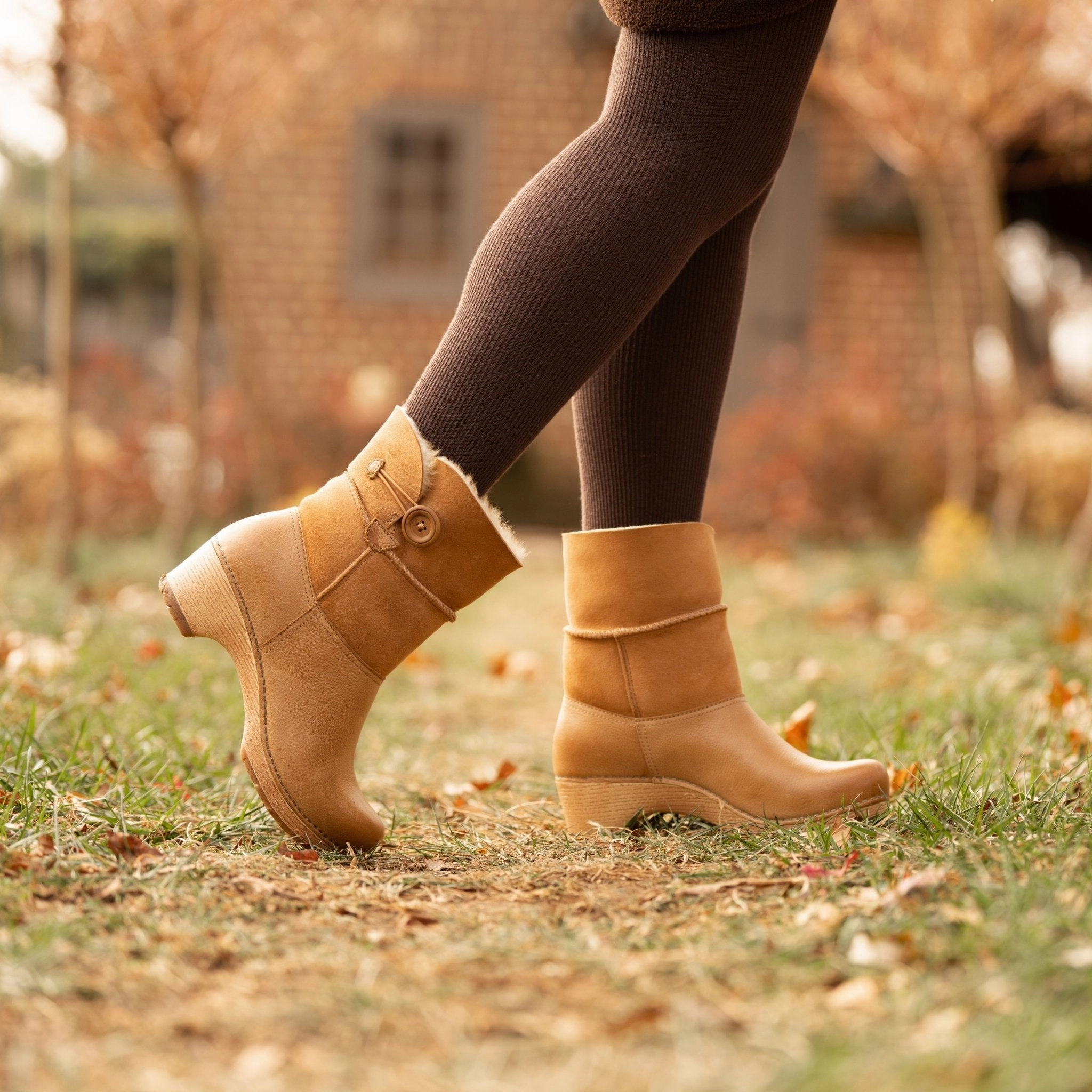 Lillith | Distressed Leather | Honey Korkers Boots