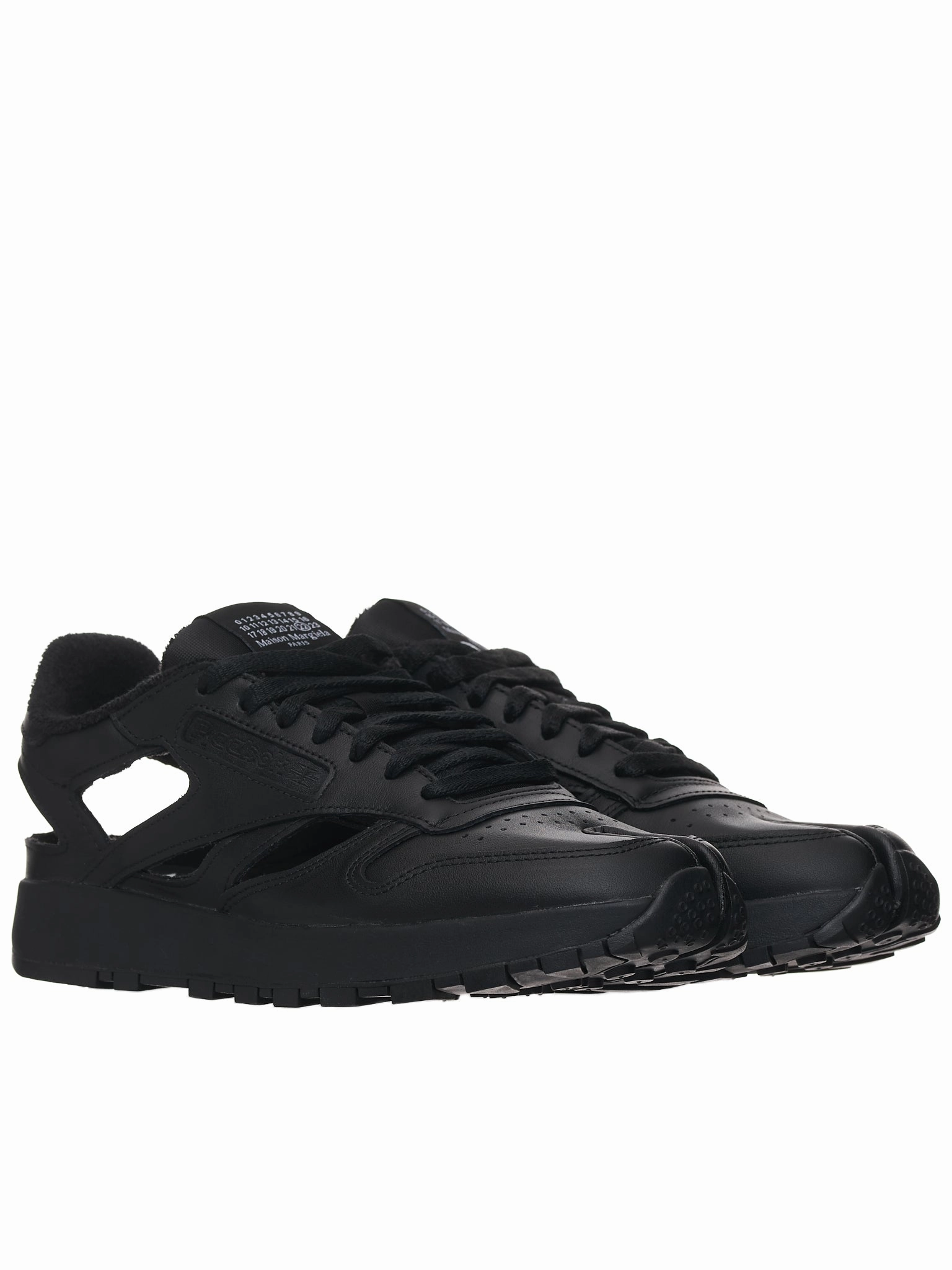 Reebok Classic Tabi Dcortique Low (S57WS0429-P4376-T8013-BLACK) Plans With Sneakers