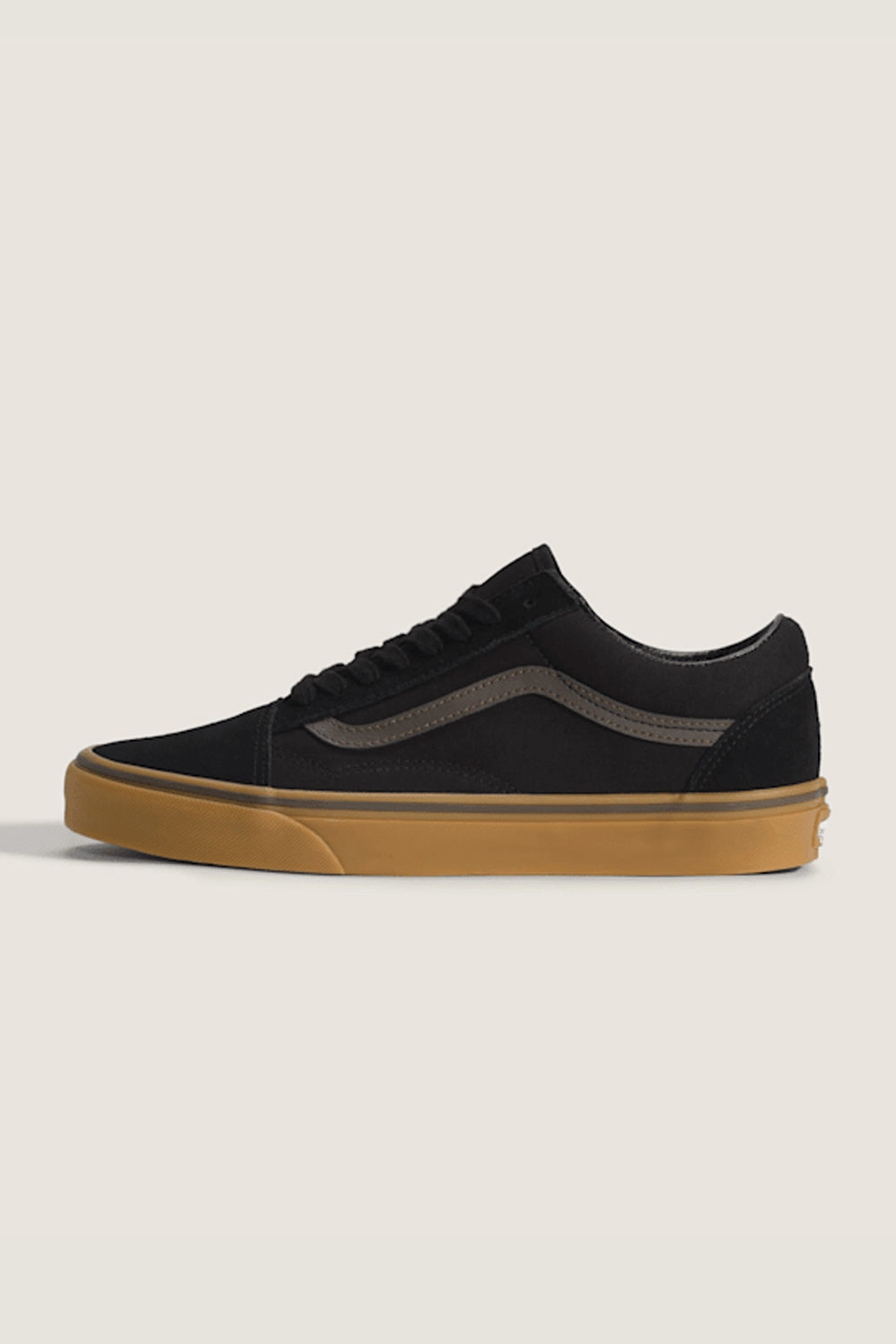 Sneakers Slippers Vans Old Skool Gum Sneakers for Men in Black | VN000D7ZB9M