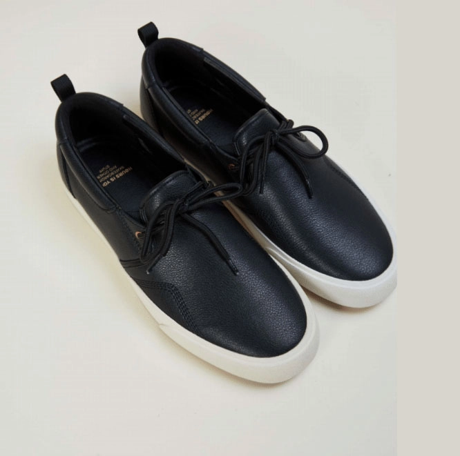 Straye Logan Skate Shoes Hours is Yours Skateboard Shoes Callio S77 Black Eggnog