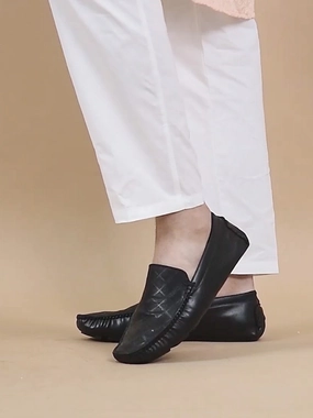 Wear Tennis Shoes With Business Casual Men Black Textured Design Casual Classic Slip On Driving Loafer and Moccasins