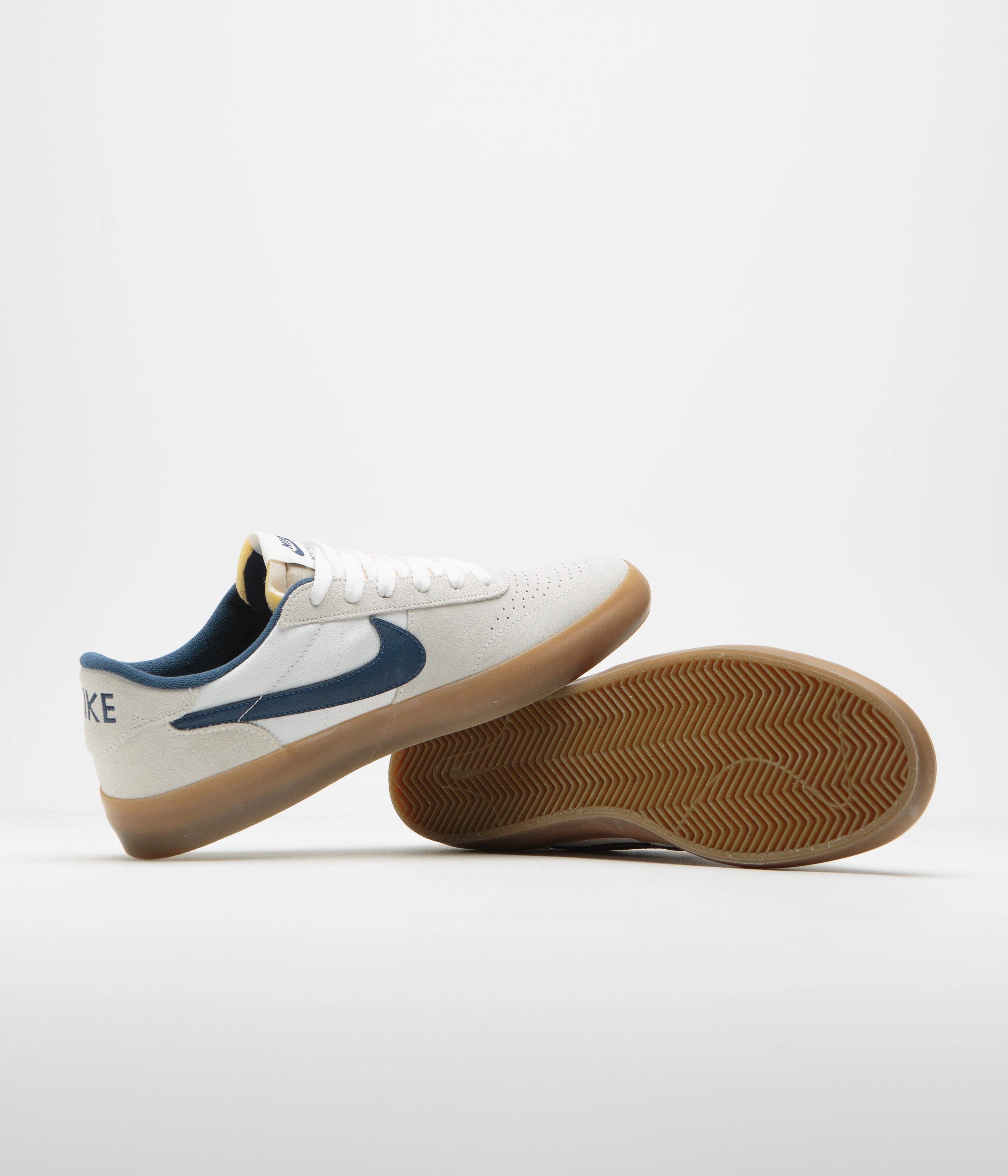 Nike Basketball Shoes Nba Players Nike SB Heritage Vulc Shoes - Summit White / Navy - White - Gum Light Brown