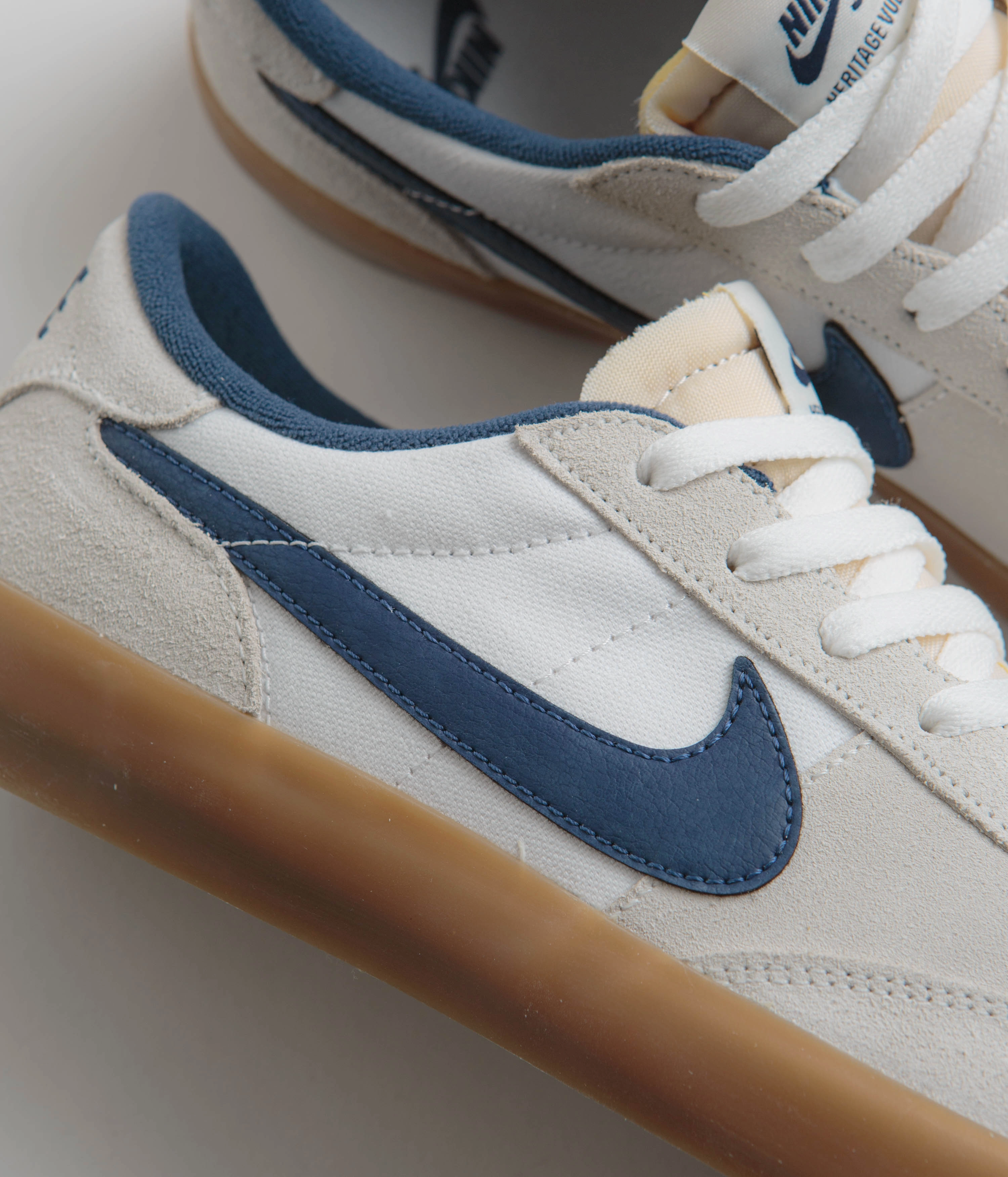 Nike SB Heritage Vulc Shoes - Summit White / Navy - White - Gum Light Brown Nike Working Shoes