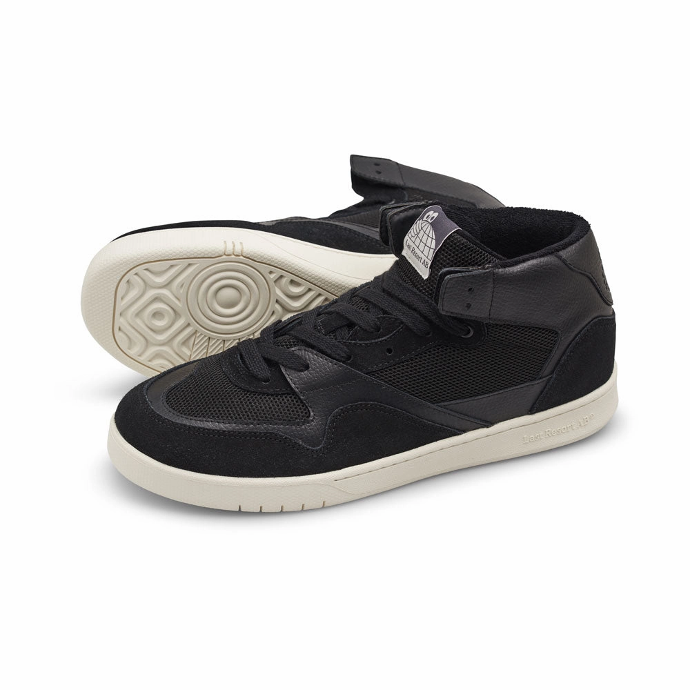 Wide Fitting Skate Shoes Last Resort 'CM002 Mid' Skate Shoes (Black / White)