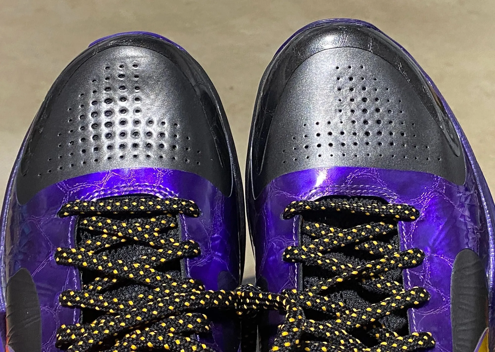 Nike Kobe V 5 Lakers 2010 Sample Size 9 New Stinky Sneakers